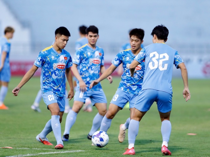 U22 Việt nam trong buổi tập chjều 26/11. Ảnh: Anh Khoa