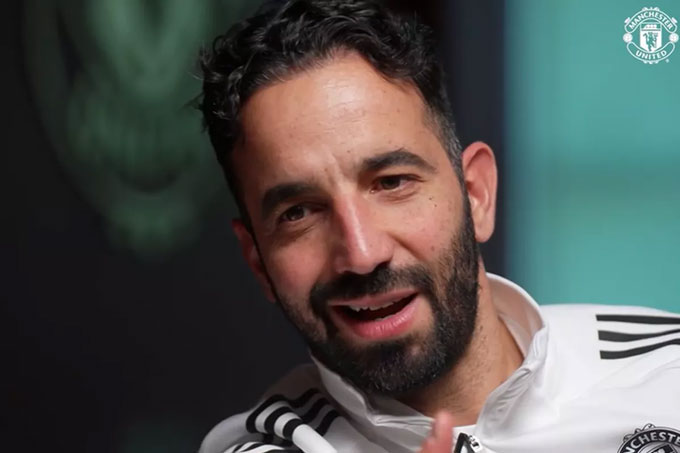 Amorim tuyên bố sẵn sàng thay đổi chiến thuật nếu cần