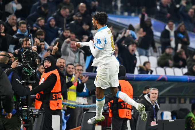 Aubameyang ăn mừng chiến thắng