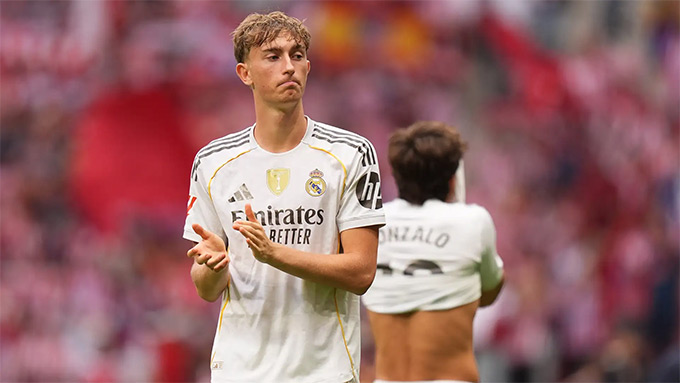 Dean Huijsen bị chấn thương