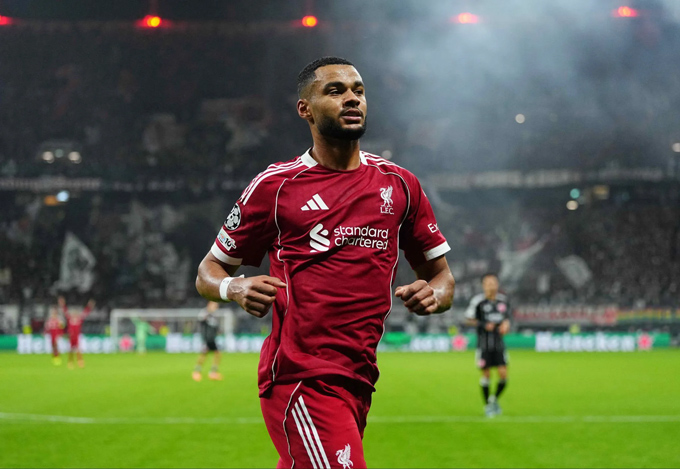 Gakpo cũng mất hút trên hàng công