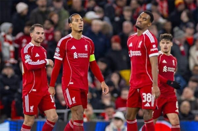 Van Dijk mở đầu cho thất bại tan nát của Liverpool trước PSV