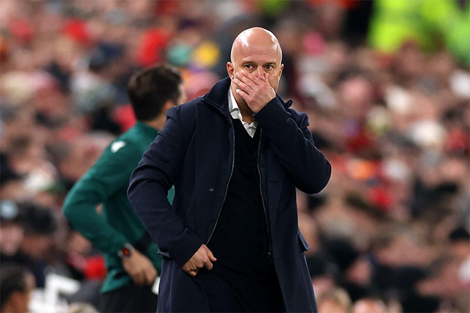 Chính Slot cũng thừa nhận ông không biết nên làm gì với đội bóng của mình