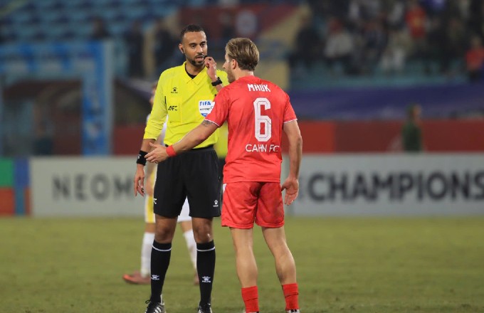 Tờ Sina (Trung Quốc) không hài lòng với trọng tài điều hành trận đấu giữa CAHN vs Beijing Guoan