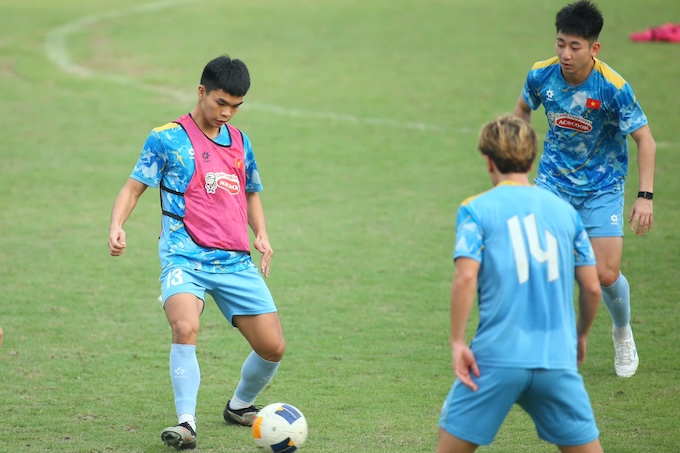 ĐT U22 Việt Nam chia đội hình đấu tập. Ảnh: Nguyên Khang