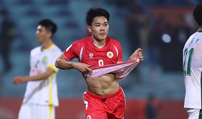 Đình Bắc ăn mừng bàn thắng quyết định vào lưới Beijing Guoan FC đưa CAHN đi tiếp ở AFC Champions League Two - Ảnh: Đức Cường  