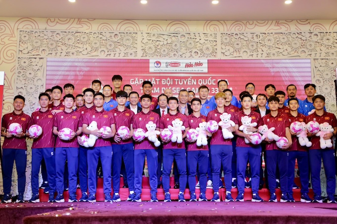 ĐT U22 Việt Nam tại lễ ra mắt nhà tài trợ. Ành: Anh Khoa 