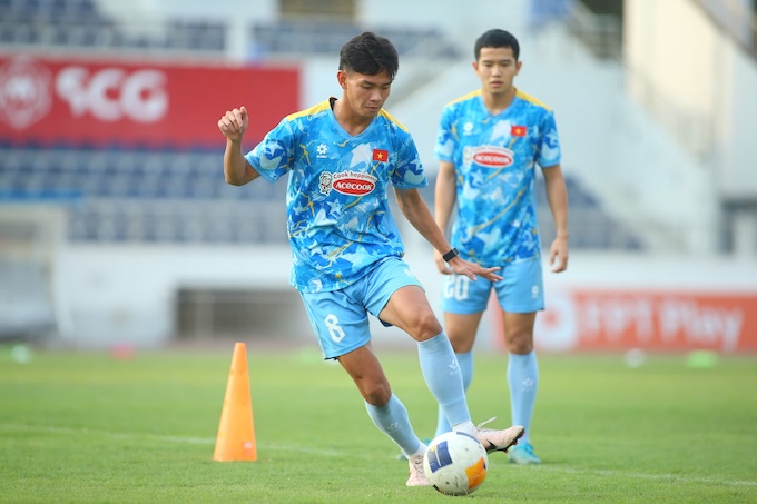 Tiền đạo Bùi Vĩ Hào trong một buổi tập của U22 Việt Nam tại Bà Rịa. Ảnh: Nguyên Khang 