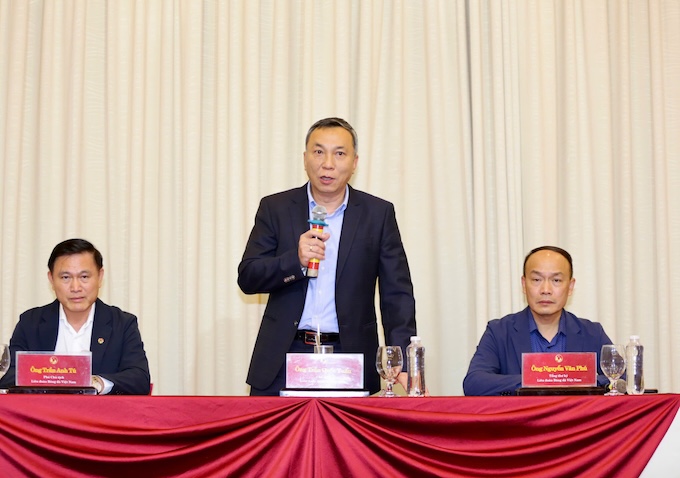 Lãnh đạo LĐBĐ Việt Nam gặp gỡ các đội tuyển bóng đá trước thềm SEA Games 33. Ảnh: Anh Khoa 