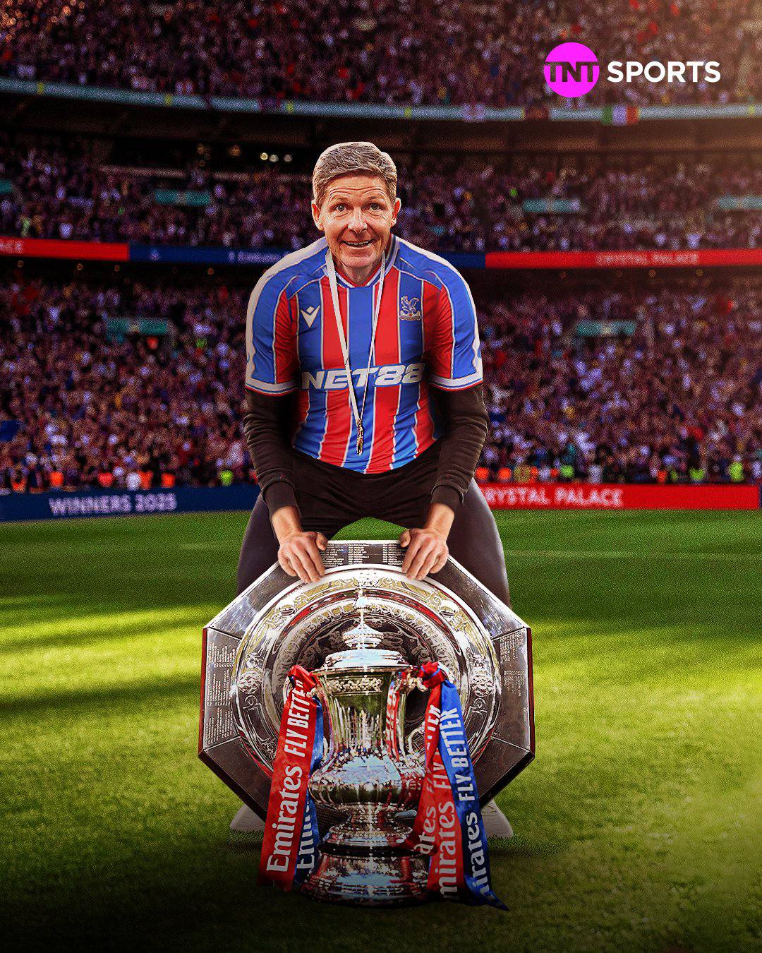 Nhờ 3-4-3, Palace đã giành Cúp FA (danh hiệu lớn đầu tiên), qua đó được ra châu Âu lần đầu tiên. CLB cũng có chuỗi trận bất bại dài nhất từ trước đến nay, kéo dài 19 trận trên mọi đấu trường, và giành được Siêu cúp Anh 