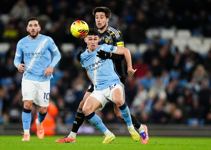 Các hậu vệ của Leeds rất vất vả để kèm Foden