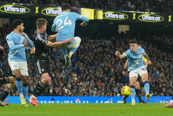 Man City thắng chật vật Leeds United 3-2 nhờ "cú đúp" của Phil Foden