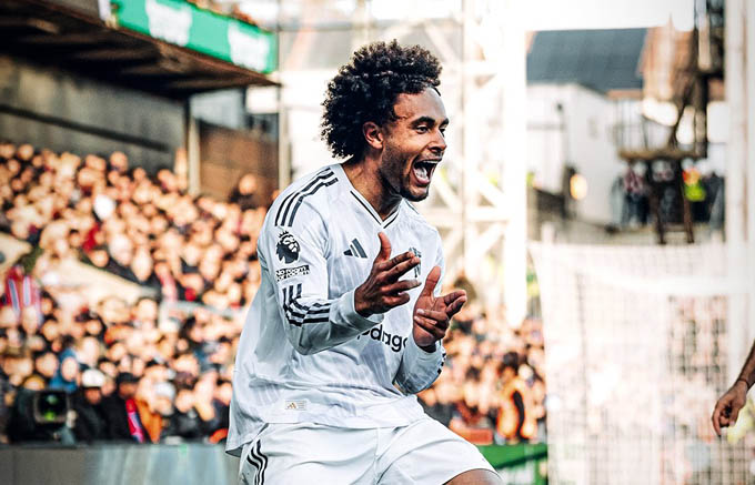 Niềm vui của Zirkzee sau khi ghi bàn vào lưới Palace