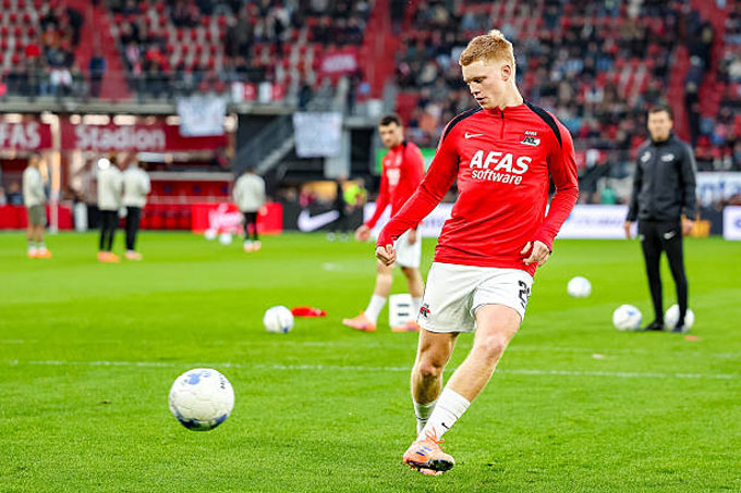 Kees Smit được MU theo sát