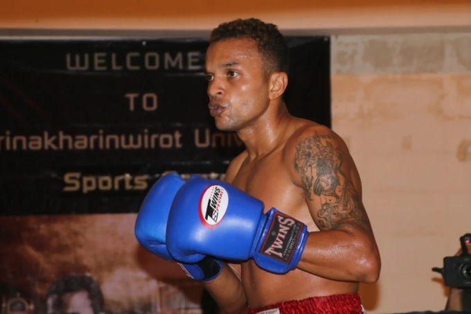 Amnat Ruenroeng có sự nghiệp đồ sộ