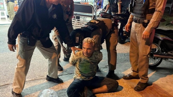 Amnat Ruenroeng bị bắt