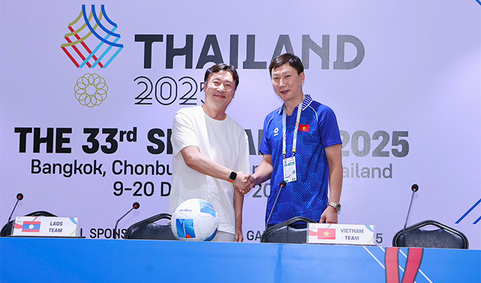 HLV Ha và HLV Kim liên tục đối đầu nhau trong 1 năm trở lại đây - Ảnh: Đức Cường