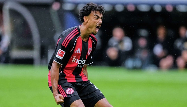 Nathaniel Brown trong màu áo Eintracht Frankfurt