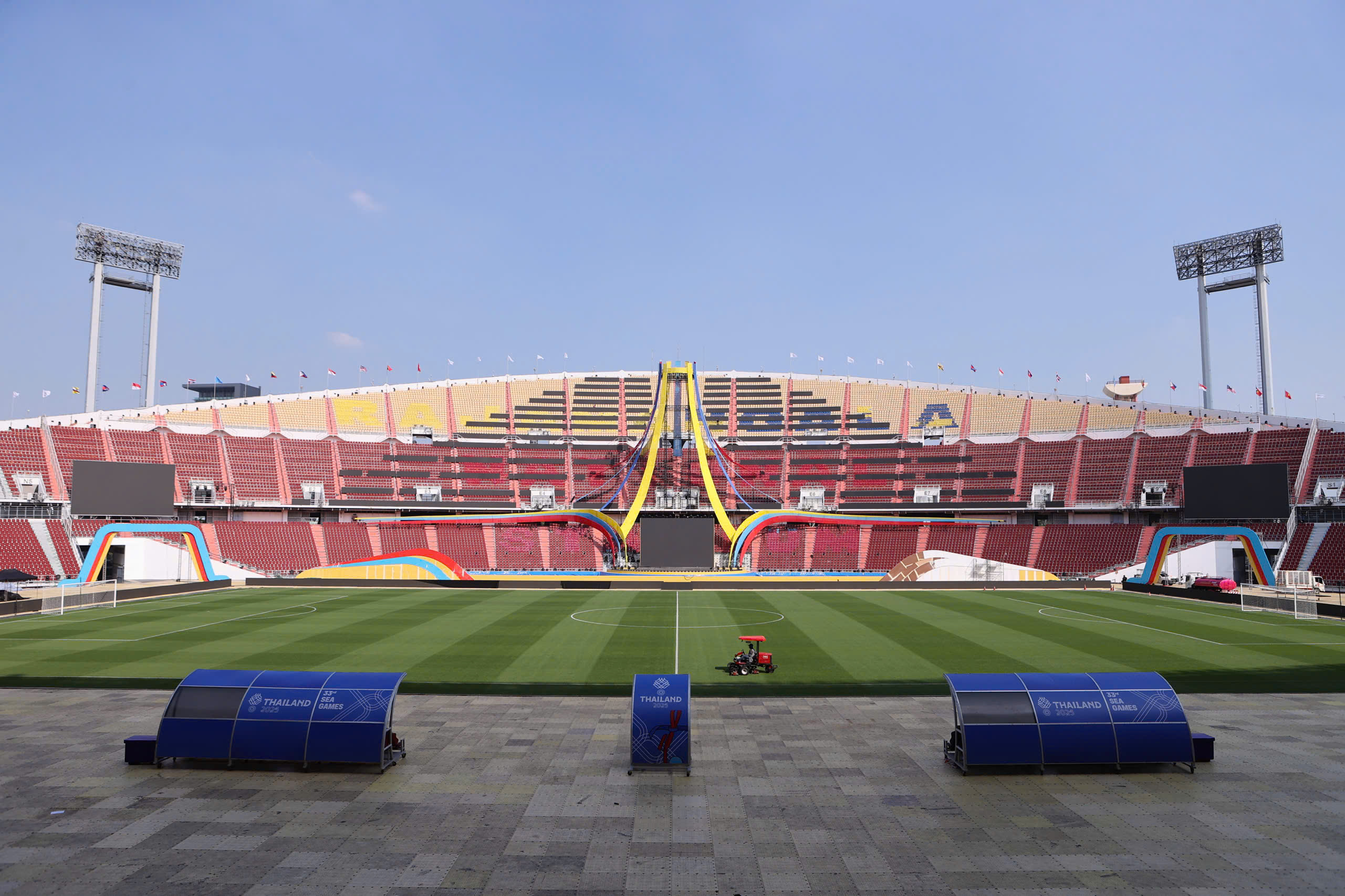 Trận đấu giữa U22 Việt Nam và U22 Lào sẽ diễn ra vào 16h00 chiều nay (3/12) (Ảnh: Đức Cường)