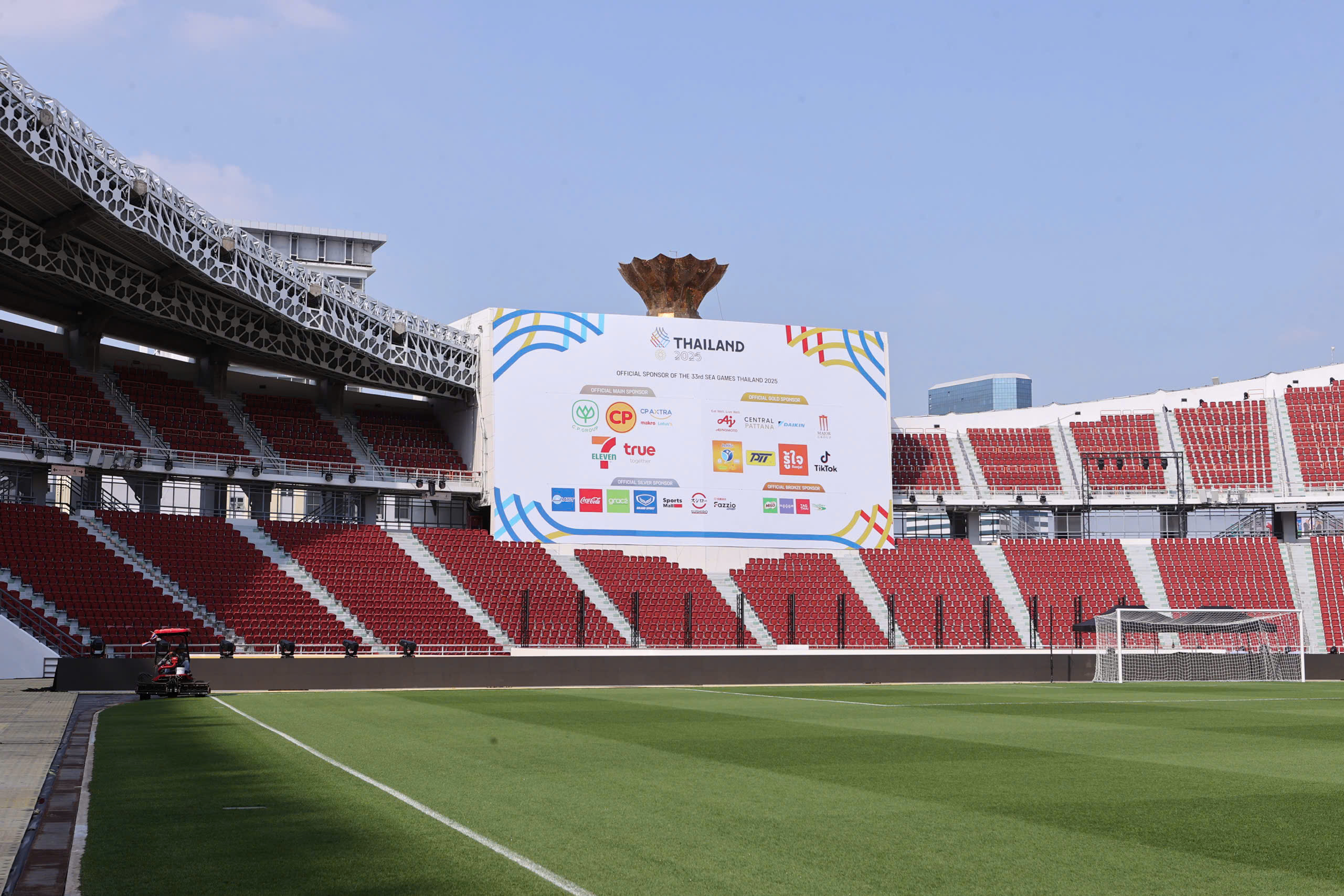 Sân Rajamangala cũng có một nơi đặc biệt, đó là khu vực thắp ngọn đuốc trong suốt quá trình từ lúc khai mạc cho tới hôm bế mạc SEA Games 33 (Ảnh: Đức Cường)