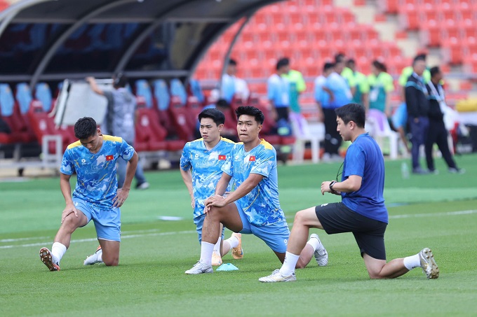 U22 Việt Nam đang khởi động. Ảnh: Đức Cường 