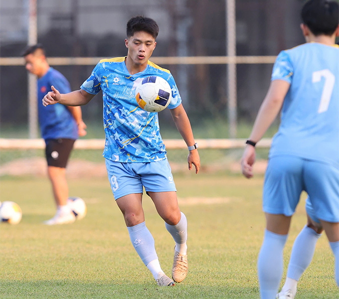 Quốc Việt sẽ chơi cao nhất trên hàng công của U22 Việt Nam - Ảnh: Đức Cường