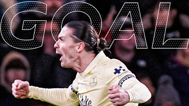 Grealish, người gần đây đang sa sút phong độ, đã ăn mừng như điên vì may mắn