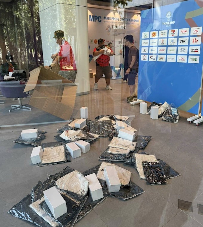 Trung tâm báo chí vẫn còn rất ngổn ngang, dẫu đã có môn thi đấu diễn ra. Ảnh: Nam Trung