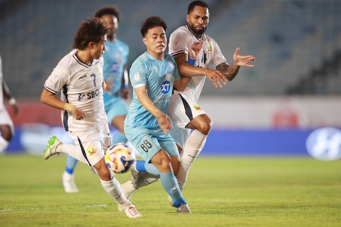 Nam Định vẫn bỏ lỡ khá nhiều cơ hội, dẫu thắng đến 3 bàn cách biật. Ảnh: Quang Đương