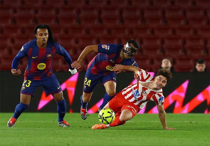 Alvarez vừa chơi một trận khá mờ nhạt trước Barca