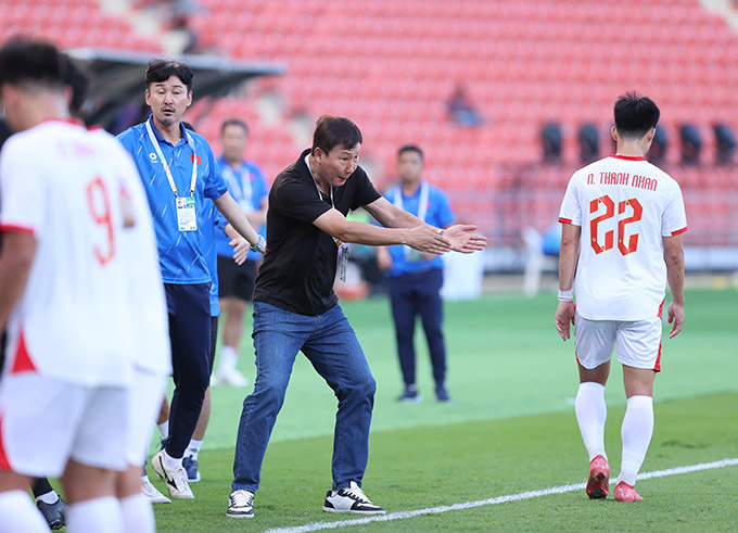 Ông Kim khẳng định bàn thắng của Đình Bắc hợp lệ - Ảnh: Đức Cường