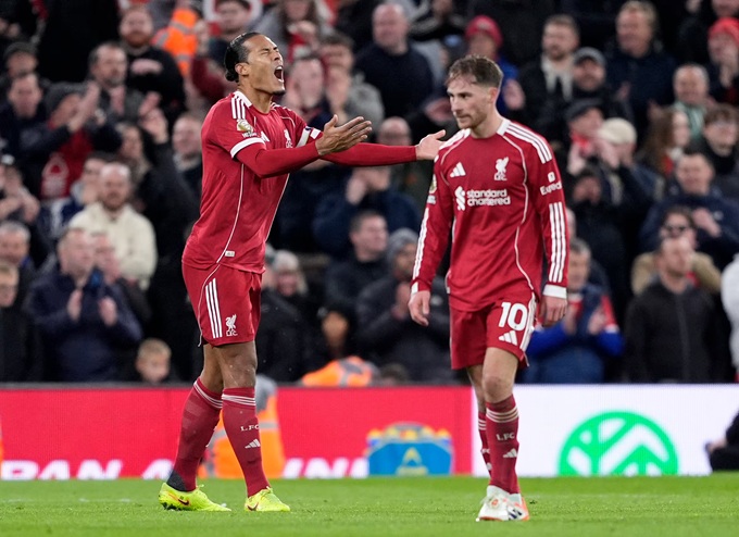 Ngay cả đội trưởng Van Dijk cũng chỉ là cái bóng của chính mình