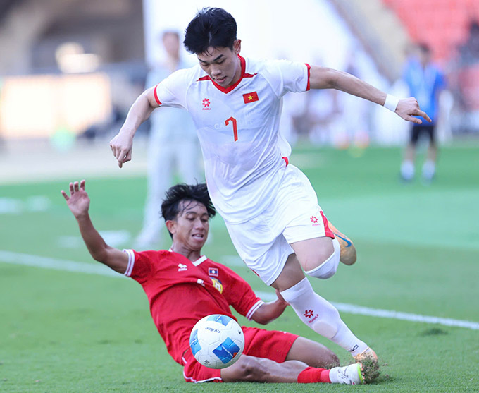 Sẽ là bất lợi cho U22 Việt Nam nếu U22 Malaysia thắng Lào với cách biệt 2 bàn trở lên - Ảnh: Đức Cường
