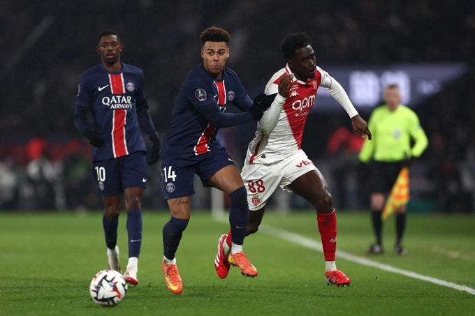 Soungoutou Magassa (phải) trong màu áo Monaco