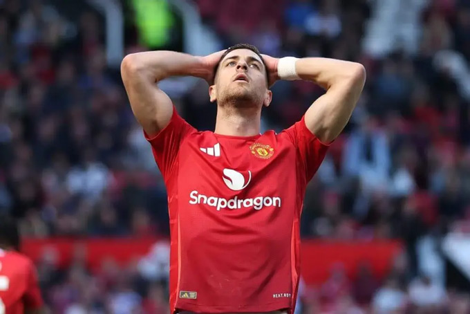 Dalot cho rằng đồng đội cần phải chịu trách nhiệm sau trận hòa trước West Ham