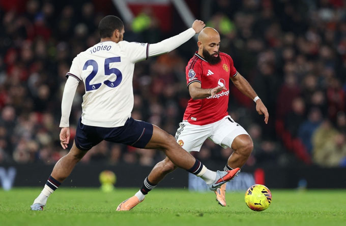 MU chia điểm với West Ham