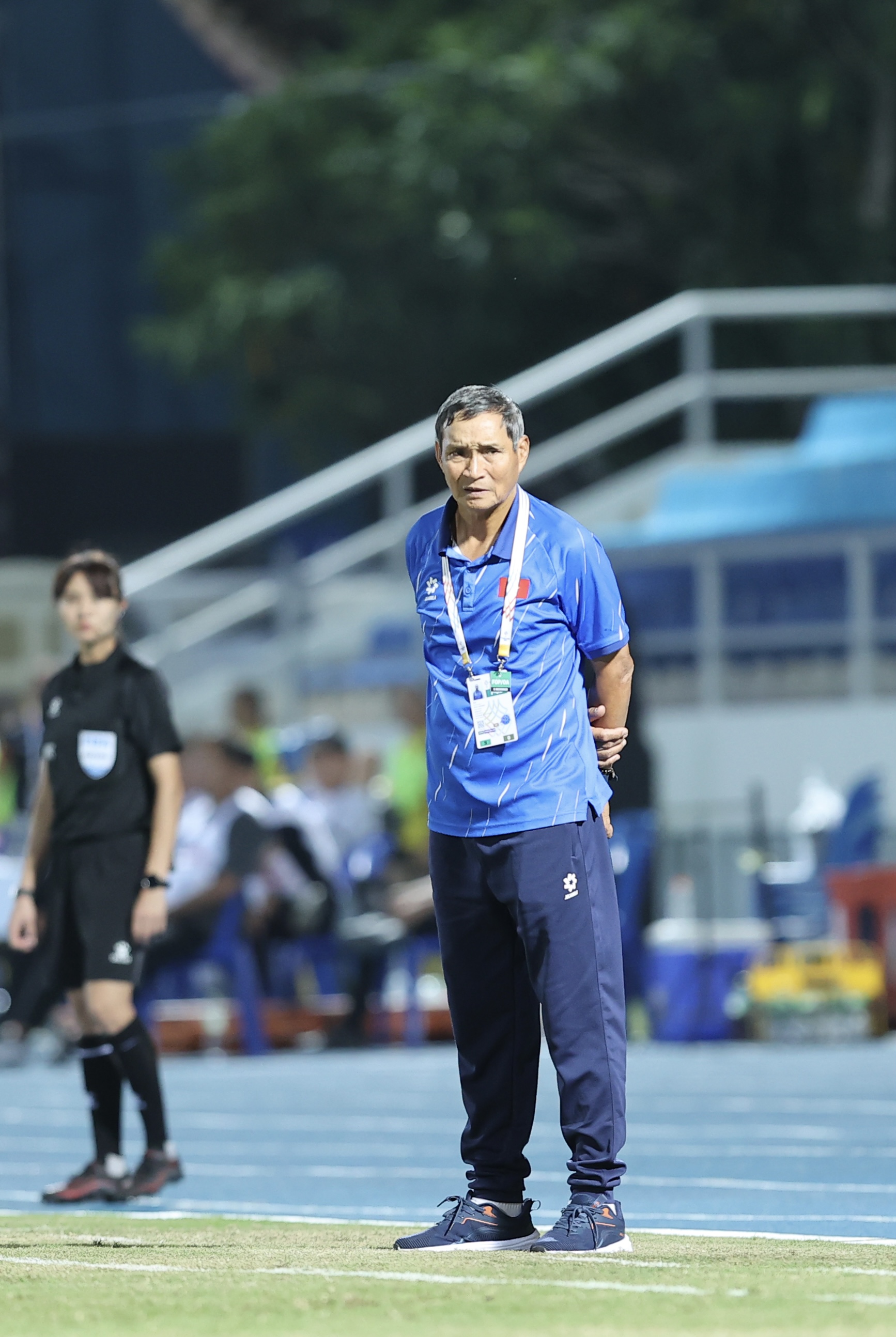 HLV Mai Đức Chung hài lòng với màn trình diễn của đội tuyển nữ Việt Nam trong ngày ra quân SEA Games 33 (Ảnh: Đức Cường)