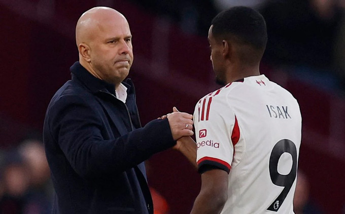 Cơn đau đầu khủng khiếp của Arne Slot tại Liverpool