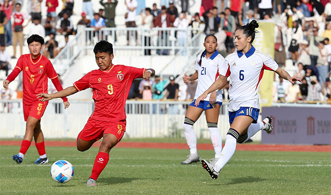 Trận đấu giữa ĐT nữ Myanmar và Philippines diễn ra trên sân Đại học thể thao QG Chonburi, không phải sân vận động Chonburi như thông báo của BTC - Ảnh: Đức Cường 