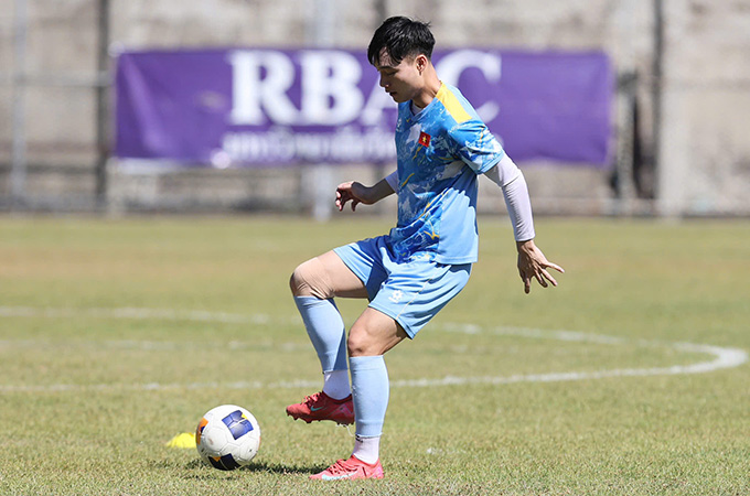 Tiền vệ trụ cột Xuân Bắc trở lại trong buổi tập hôm nay