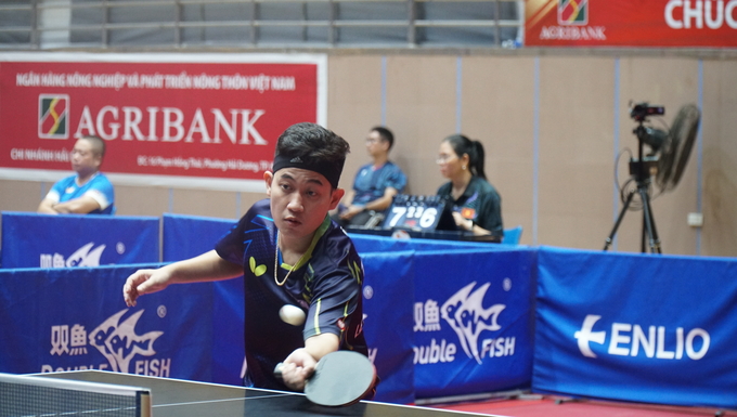 Tay vợt Lê Đình Đức đã chiến thắng thử thách khắc nghiệt của cuộc đời nhờ sự giúp đỡ của bầu Hiển.