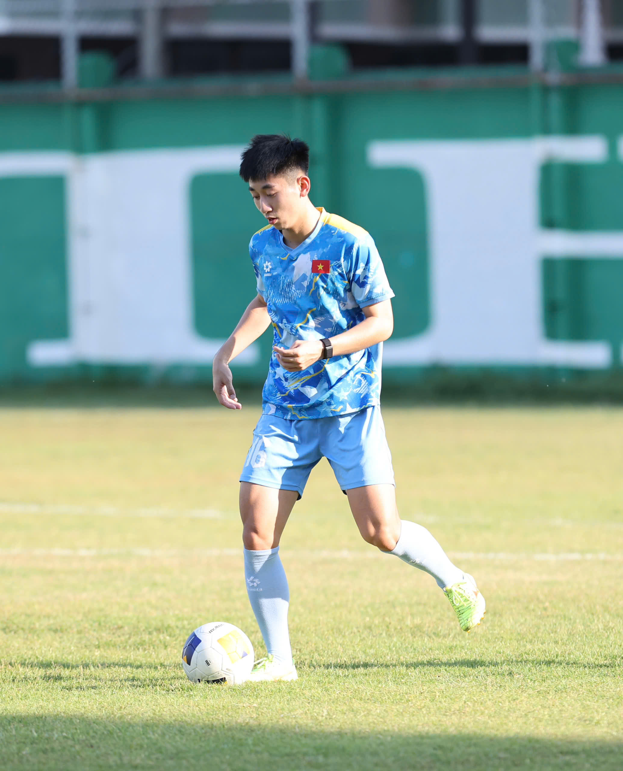 Nhật Minh là trụ cột hàng thủ U22 Việt Nam tại SEA Games 33 (Ảnh: Đức Cường)