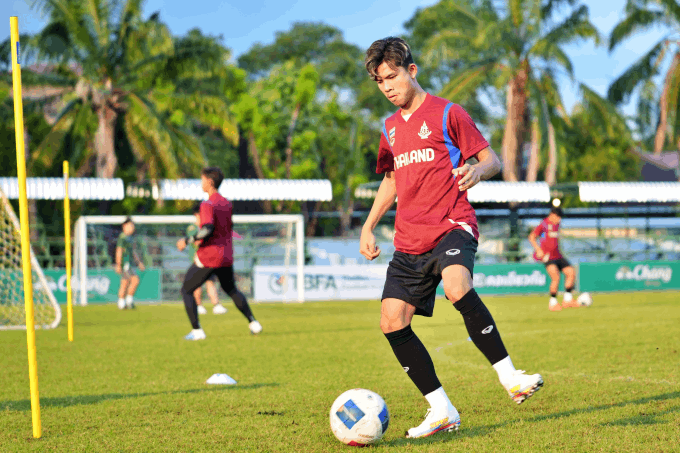 14 cầu thủ còn lại của U22 Thái Lan vẫn tiếp tục tập luyện trong buổi chiều hôm qua 6/12 - Ảnh: FAT