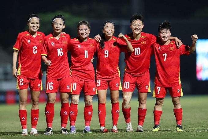 Niềm vui của ĐT nữ Việt Nam khi dội mưa gôn vào lưới Malaysia. Ảnh: Đức Cường 