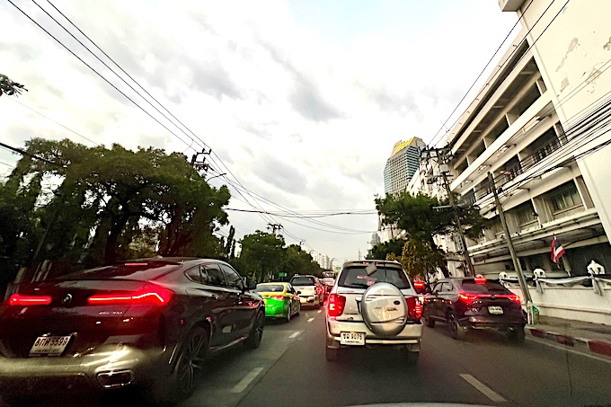 Chiều nay (7/12) khi từ sân tập của ĐT U22 về khách sạn, chúng tôi lại nếm trải cảm giác kẹt đường,, dẫu là chủ nhật. Ảnh: Hoàng Tùng
