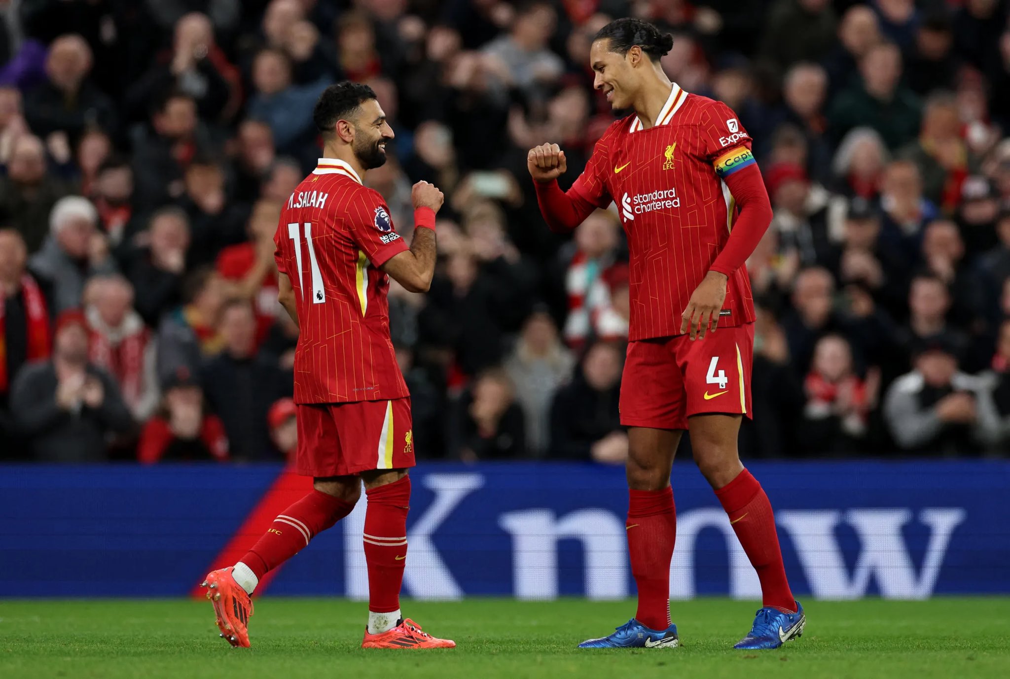 Van Dijk ủng hộ Salah