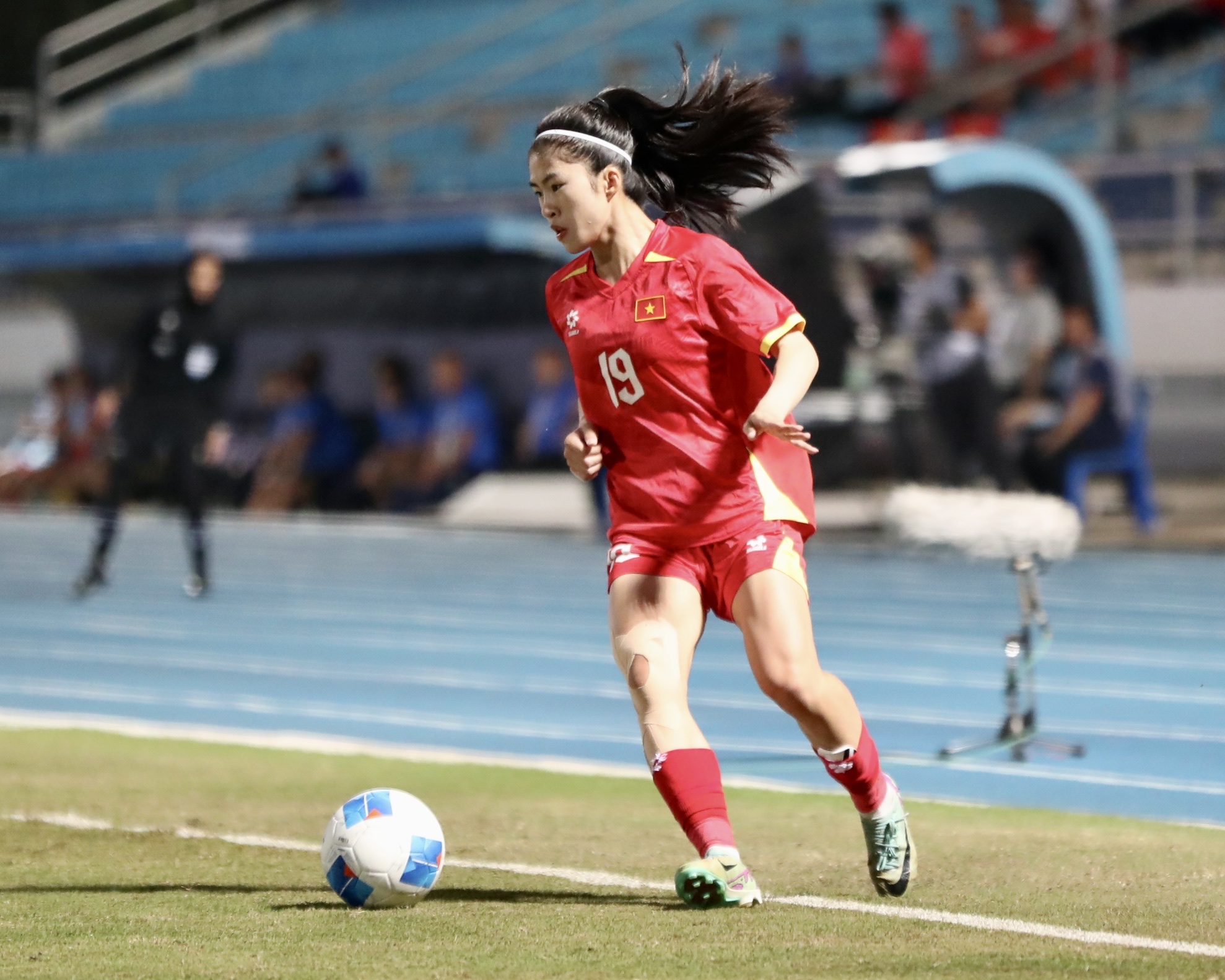 Thanh Nhã và các đồng đội gần như buộc phải thắng Myaman ở lượt đấu cuối để giành vé vào bán kết (Ảnh: Đức Cường