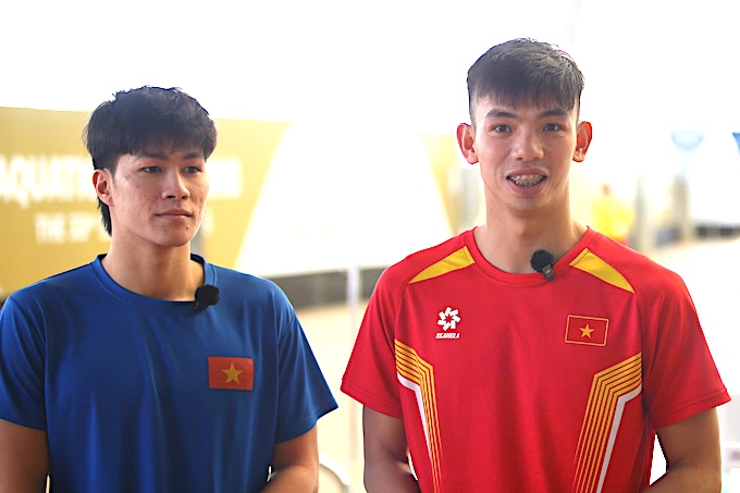 Hưng Nguyên và Huy Hoàng trả lời phỏng vấn sau buổi tập. Ảnh: Nguyên Khang