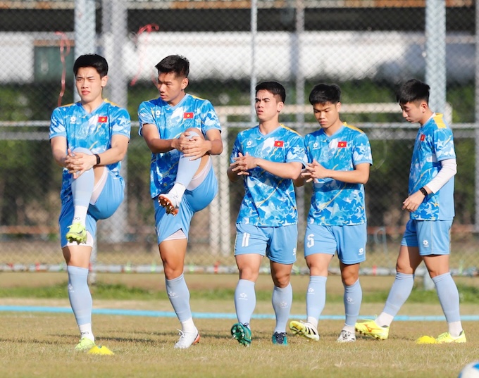 Nếu U22 Việt Nam thắng U22 Thái Lan ở chung kết, Quốc kỳ Việt Nam sẽ được treo ở Bangkok 1 tháng. Ảnh: Đức Cường