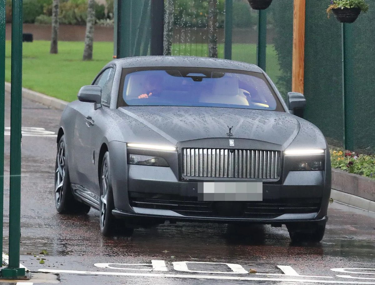 Mo Salah ngồi dự bị trận thứ ba liên tiếp